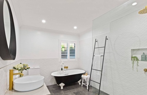 Merimbula Cabin | Sapphire Cottage Pet Friendly 3 bedroom House