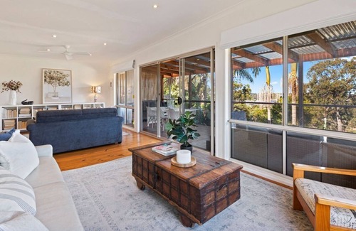 Merimbula Cabin | Sapphire Cottage Pet Friendly 3 bedroom House