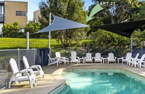 Fingal Apartment | Scenic Golf & Spring 1BR Getaway