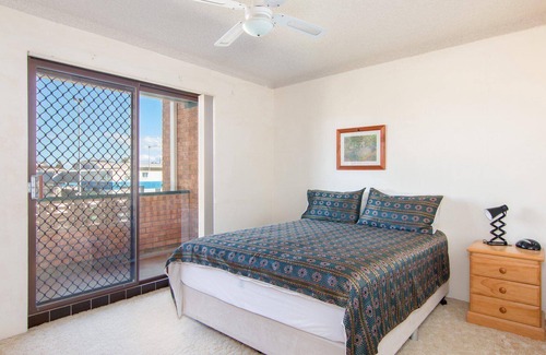 Tuncurry Apartment | Seabreeze 3 - Level stroll to the Rockpool, Cafes and Main Street Shops