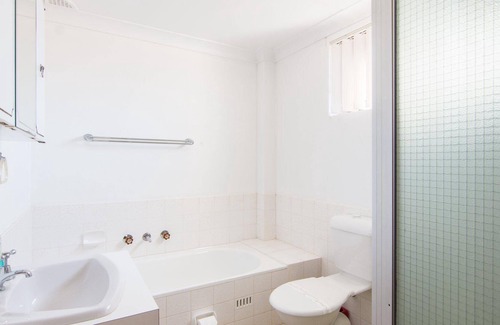 Tuncurry Apartment | Seabreeze 3 - Level stroll to the Rockpool, Cafes and Main Street Shops