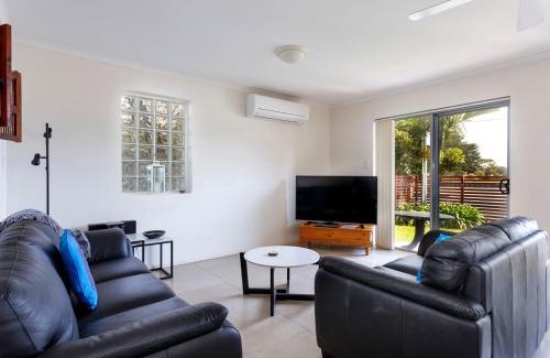 Hawks Nest House | Seachange Apartment 1