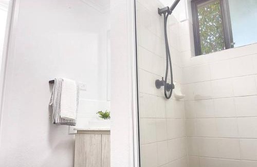 Batehaven Apartment | Seafoam Hideaway - Oceanfront Stay for 4