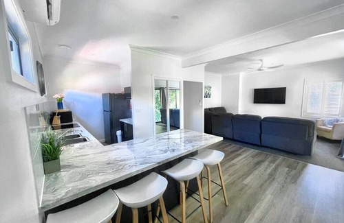 Port Macquarie House | Seaside Family Memories - 5 Bedrooms 2 Kitchens