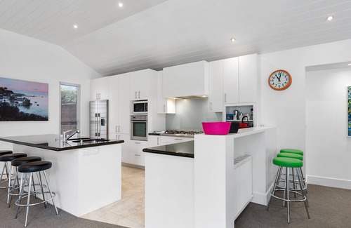 Sorrento House | Seaside Splendour - House with Pool, Spa and a walking distance to Sorrento