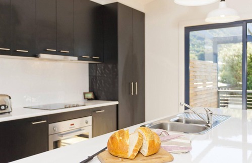 Apollo Bay House | Seehuusli - (Swiss For Ocean House)