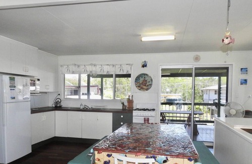 Woodgate House | Sensational Water Views - Awesome Location @ Walkers Point