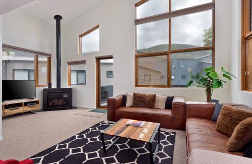 Thredbo Ski Chalet | Snow Stream 5