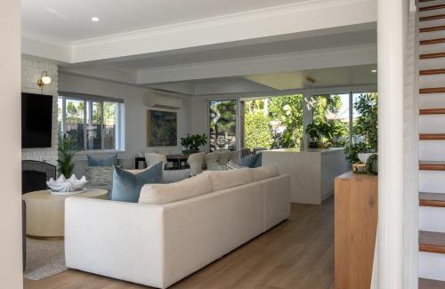 Wurtulla House | Solar Pool & Luxury Beach Villa