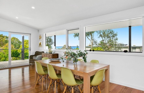 Somers House | Somers Beach House Bay Views