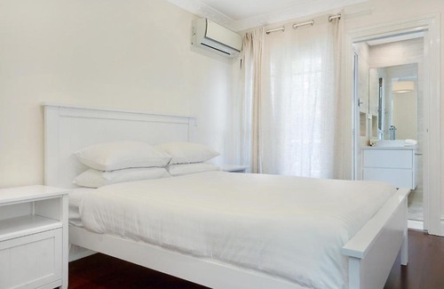 Paddington Apartment | Sophisticated renovated terrace in fashion hub