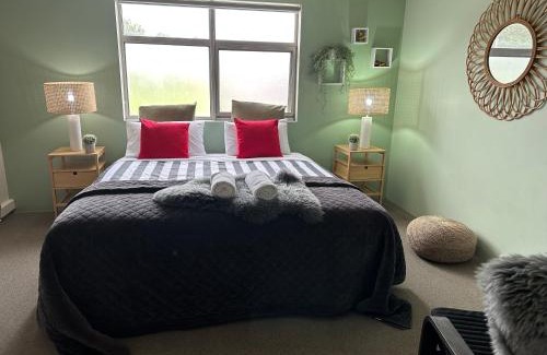 Port Campbell Hostel | Sow and Piglets Guesthouse