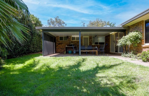 Surf Beach House | Spacious 4-Bed House Metres from the Beach