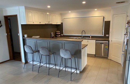 Clifton Springs House | Spacious Family Entertainer- Close to Wineries, Adventure Park and the bay
