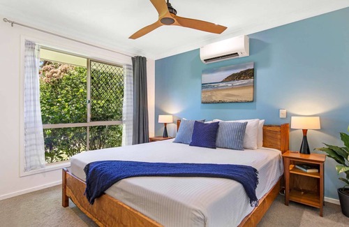 Emerald Beach House | Spacious, renovated 3BR house close to beach
