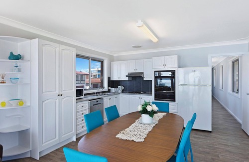 The Entrance Apartment | Spectacular Water Views
