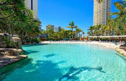 Surfers Paradise Apartment | Spend a night in the paradise