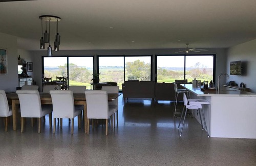 Fingal House | St Andrews Beach Golf & Farmstay