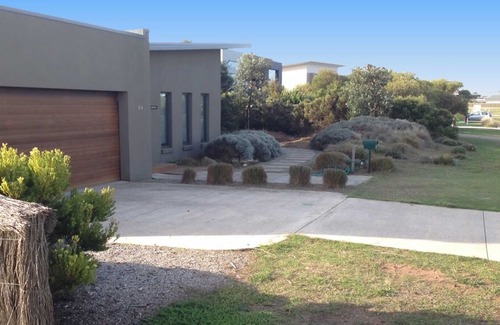Connewarre House | St. Emilion - Barwon Heads
