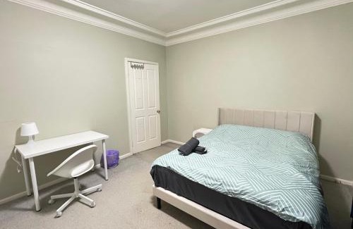 Rydalmere House | Standard Queen Room in Two Story House - R1