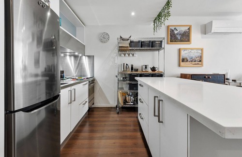 Windsor Apartment | Steps from Chapel St, Charming Windsor 2-bed Home