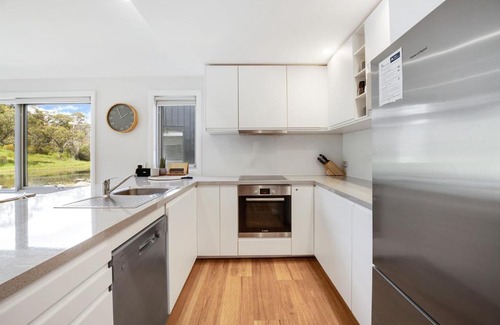 Lake Crackenback House | Stillwater Chalet B - Amazing Lakefront 2BR Chalet l BBQ l Gym l Tennis l Indoor Pool