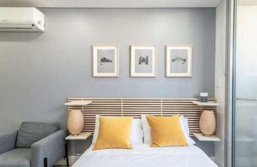 Surry Hills Apartment | Studio in Crown St - Private Balcony & Aircon