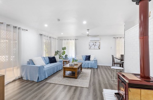Kenmore House | Stylish House Near Bikeway and Lone Pine Koala