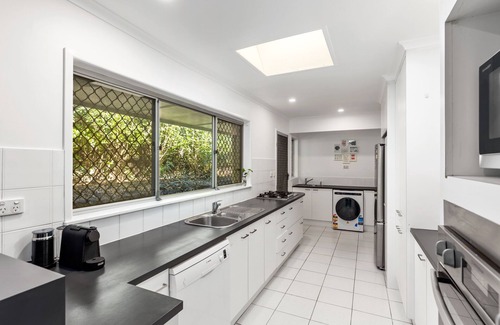 Kenmore House | Stylish House Near Bikeway and Lone Pine Koala