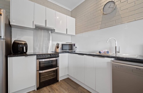 Jindabyne Apartment | Summit 11 - Modern 3BR Apartment l Stunning Lake Views l WiFi l BBQ l Air-Con