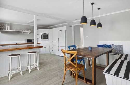 Rye House | Sun soaked & serene 500m to the surf