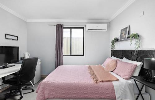 Mascot House | Sunny Rooms Mascot
