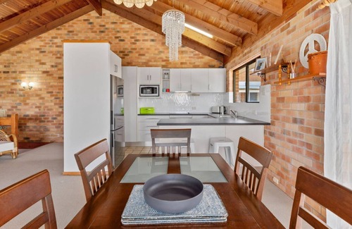 Kingscliff House | Sunset House on the Hill