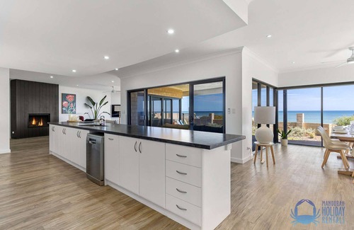 Dawesville House | Superb spacious 4BR beach front holiday home