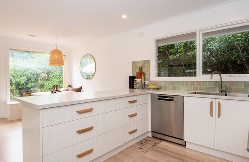 Somers House | Tasman Serenity in Somers Walk to the beach