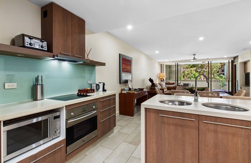 Palm Cove Apartment | Temple 304 - 2 bedroom apartment in luxury Palm Cove resort