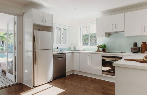 Shoal Bay House | The Beach House, 25 Tomaree Road - fantastic house with pool, linen