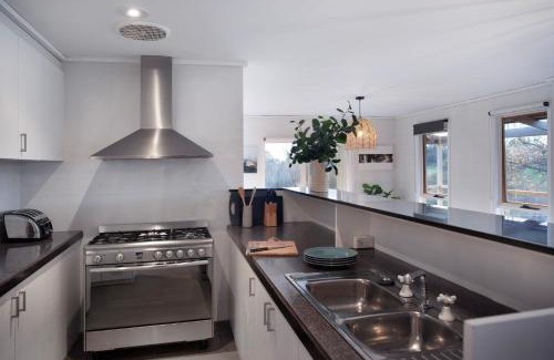 Werona House | The Cottage at Lake Werona