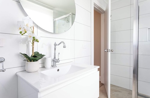 West Launceston Bed & Breakfast | The Dragonfly Inn