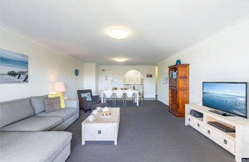 Fingal Bay Apartment | The Dunes15 fabulous unit with pool tennis court and across the road to the beach