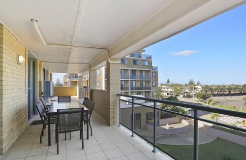 The Entrance North Apartment | The Entrance North - Twin Shores, Unit 113