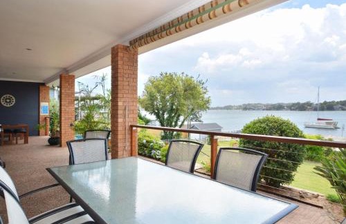 Fishing Point House | The House on the Lake Fishing Point Lake Macquarie