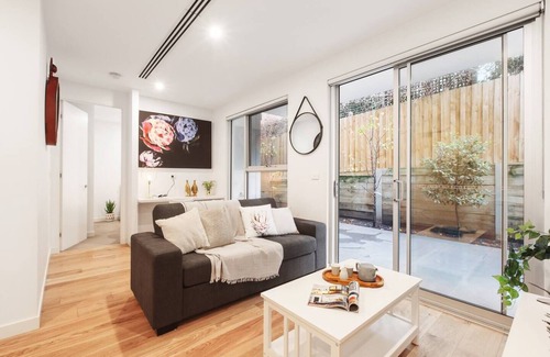 Glen Iris Apartment | The Ivory Well connected Suburban Seclusion