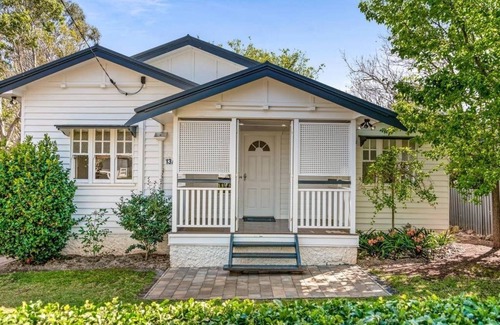 East Toowoomba House | The Keeper's House - 3 bedroom - space, style, peace & quiet