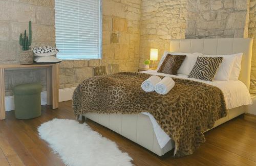 Darlinghurst Apartment | The Luxury Cave Stone Stay