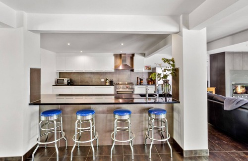 Porepunkah House | The Millbend House -Peaceful Luxury by Ovens River