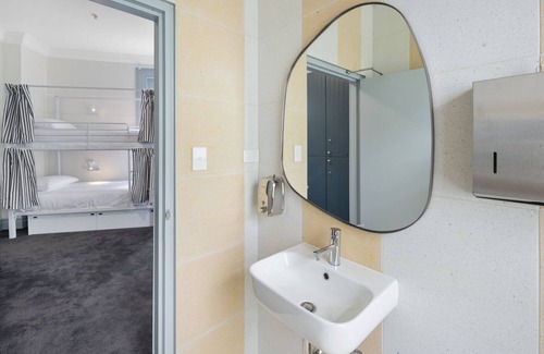 Woolloomooloo Hostel | The Pacific House Hostel