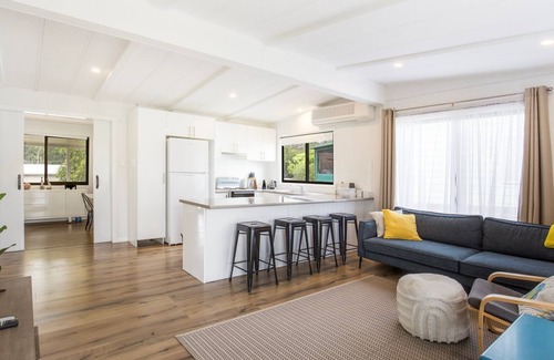 Culburra Beach House | The Relax Shack - Pet Friendly - 8 Mins Walk to Beach