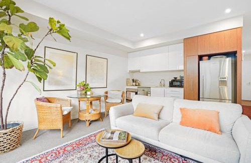 Richmond North Apartment | The Richmond - Bright 1BR Oasis w parking