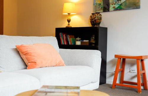 Richmond North Apartment | The Richmond - Bright 1BR Oasis w parking